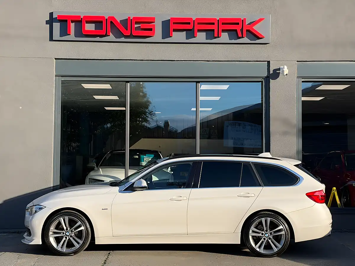 Used 2016 BMW 3 Series Luxury Touring White - Interior and Exterior details 10