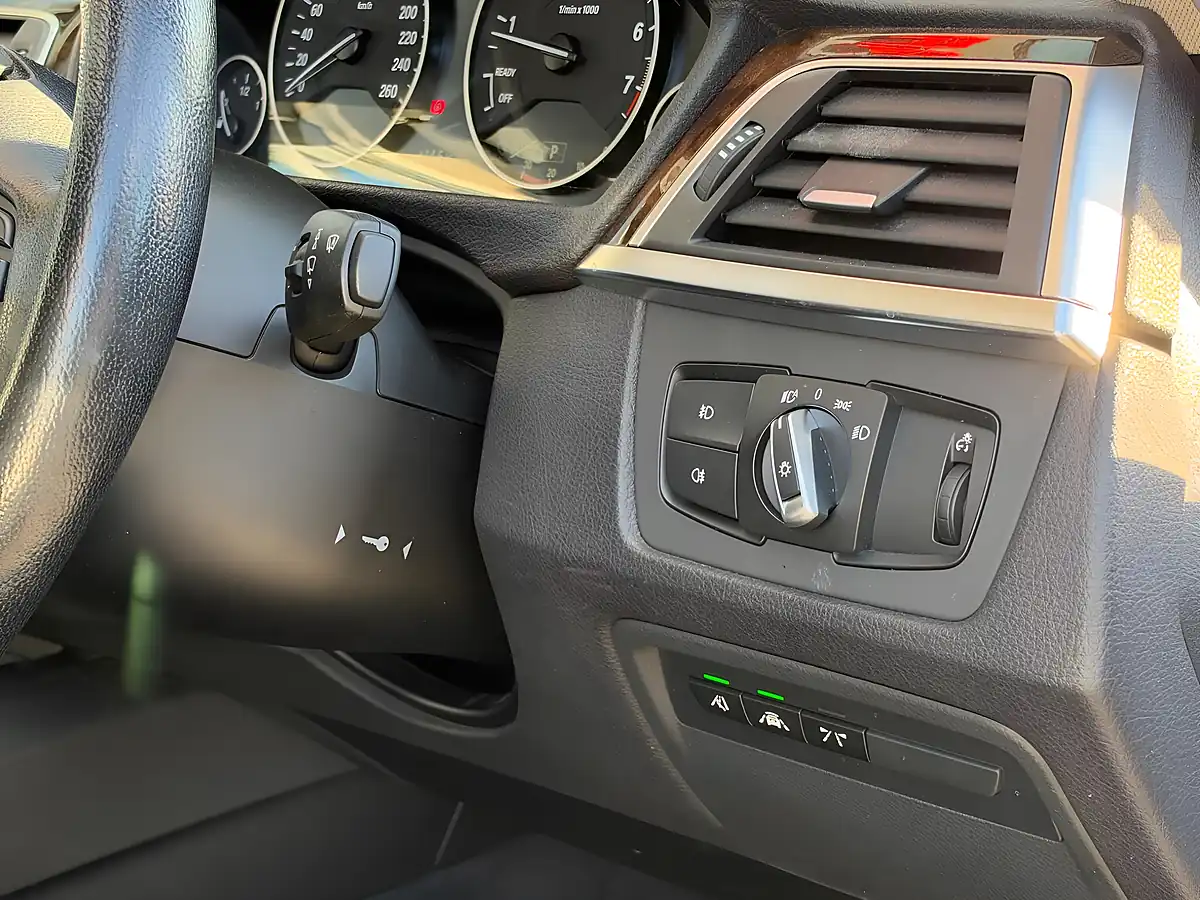 Used 2016 BMW 3 Series Luxury Touring White - Interior and Exterior details 13