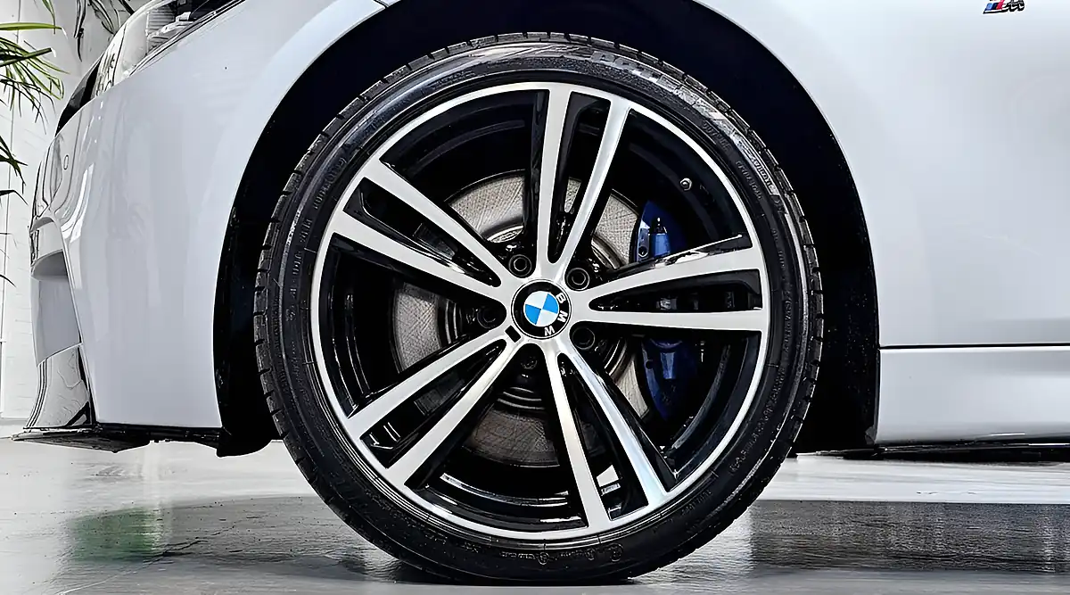 Used 2016 BMW 3 Series M Sport Glacier Silver - Interior and Exterior details 15