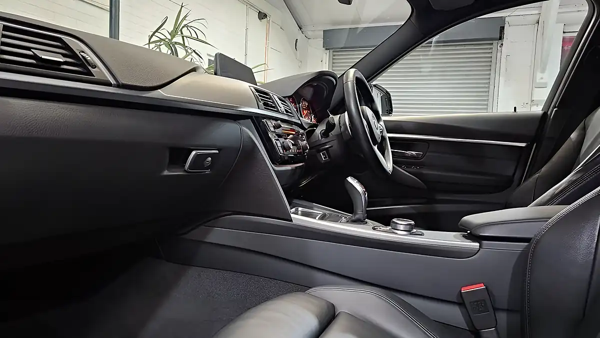 Used 2016 BMW 3 Series M Sport Glacier Silver - Interior and Exterior details 16
