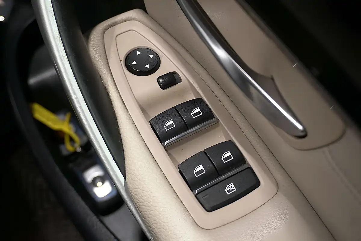 Used 2016 BMW 3 Series M Sport Mineral Grey - Interior and Exterior details 19