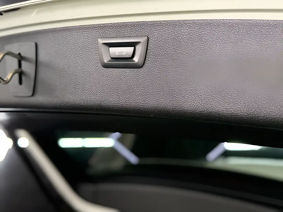Used 2016 BMW 3 Series M Sport Touring Alpine White - Interior and Exterior details 4