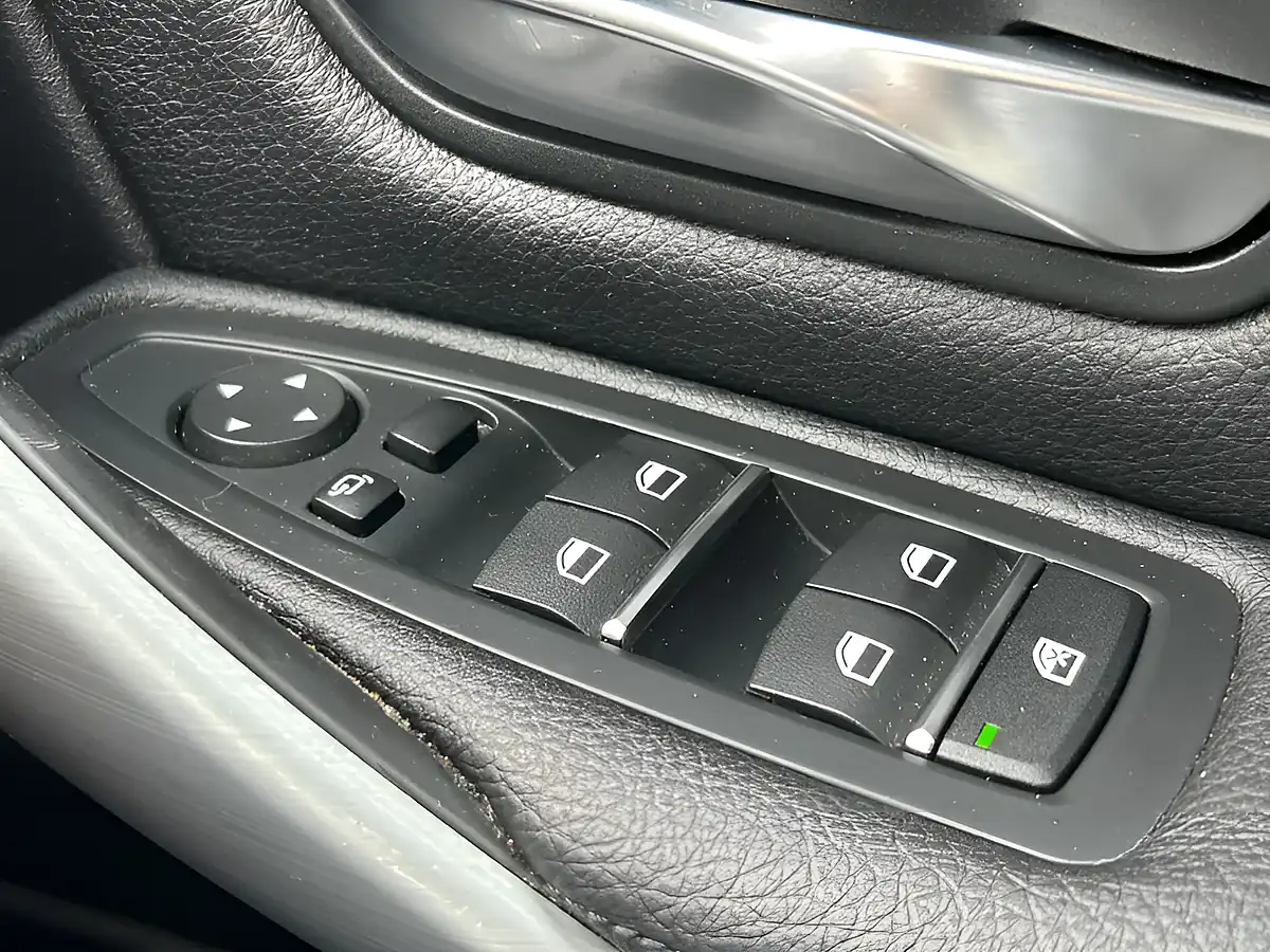 Used 2016 BMW 3 Series M Sport White - Interior and Exterior details 14
