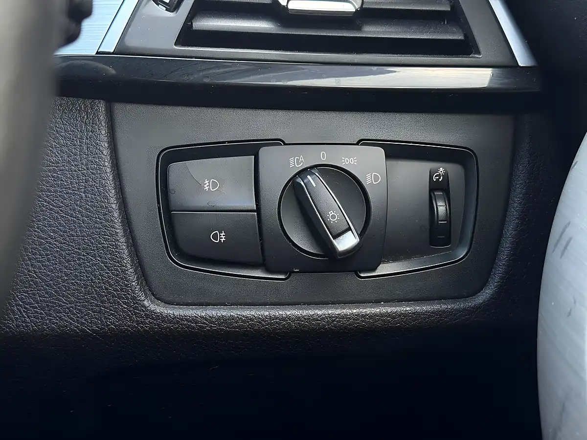 Used 2016 BMW 3 Series M Sport White - Interior and Exterior details 15