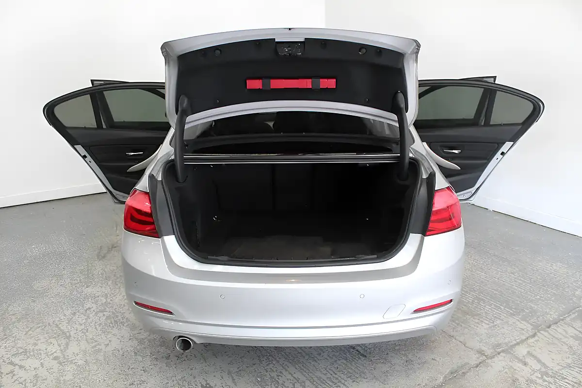 Used 2016 BMW 3 Series Se Silver - Interior and Exterior details 11