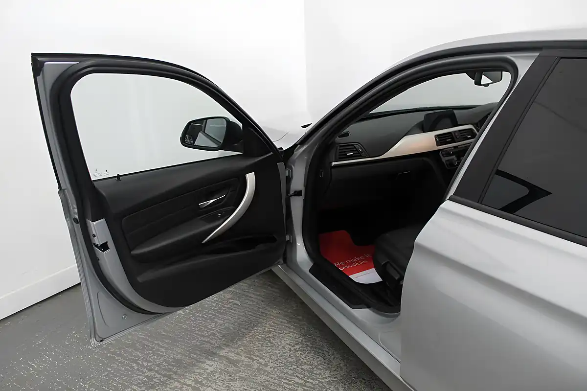 Used 2016 BMW 3 Series Se Silver - Interior and Exterior details 12