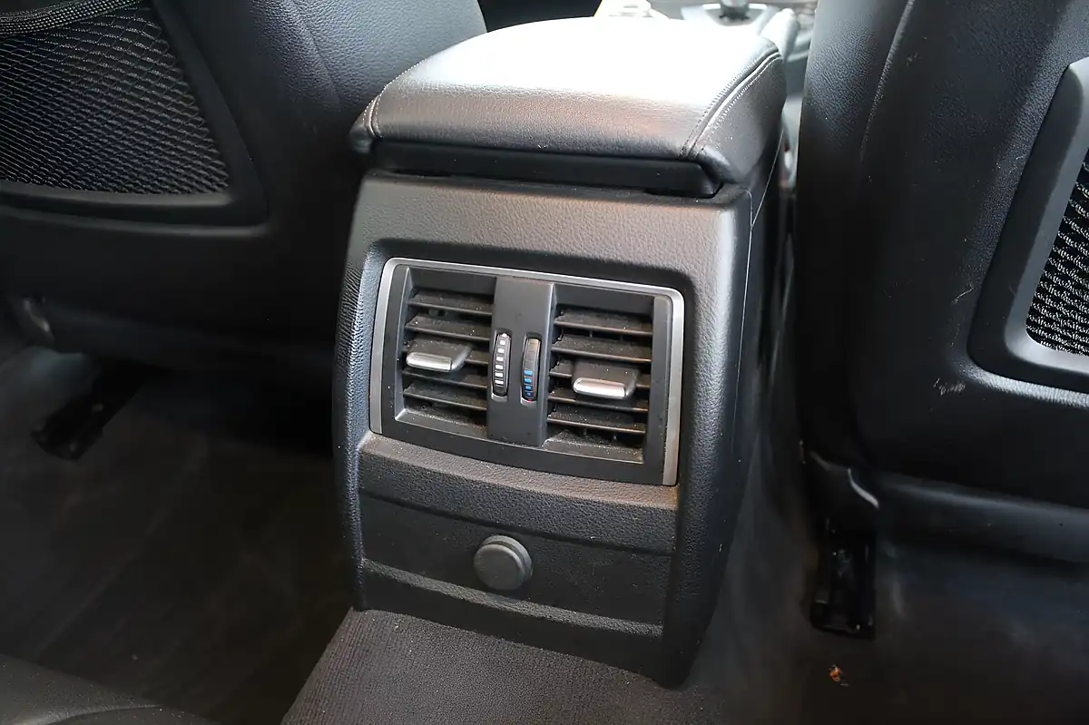 Used 2016 BMW 3 Series Se Silver - Interior and Exterior details 19