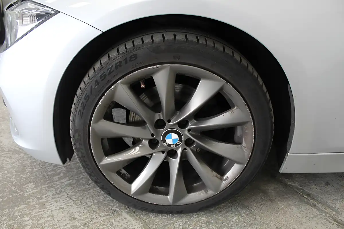 Used 2016 BMW 3 Series Se Silver - Interior and Exterior details 20