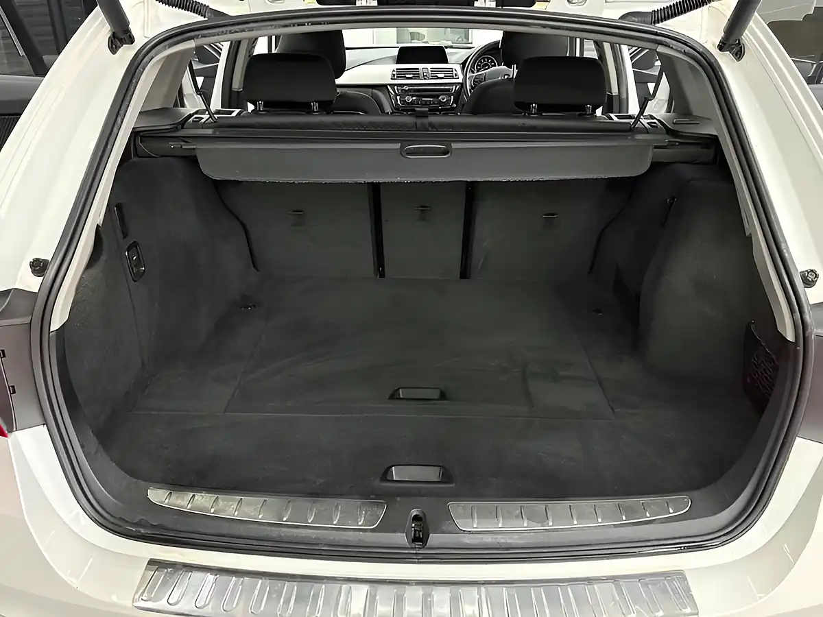 Used 2016 BMW 3 Series Se Touring Mineral White - Interior and Exterior details 17