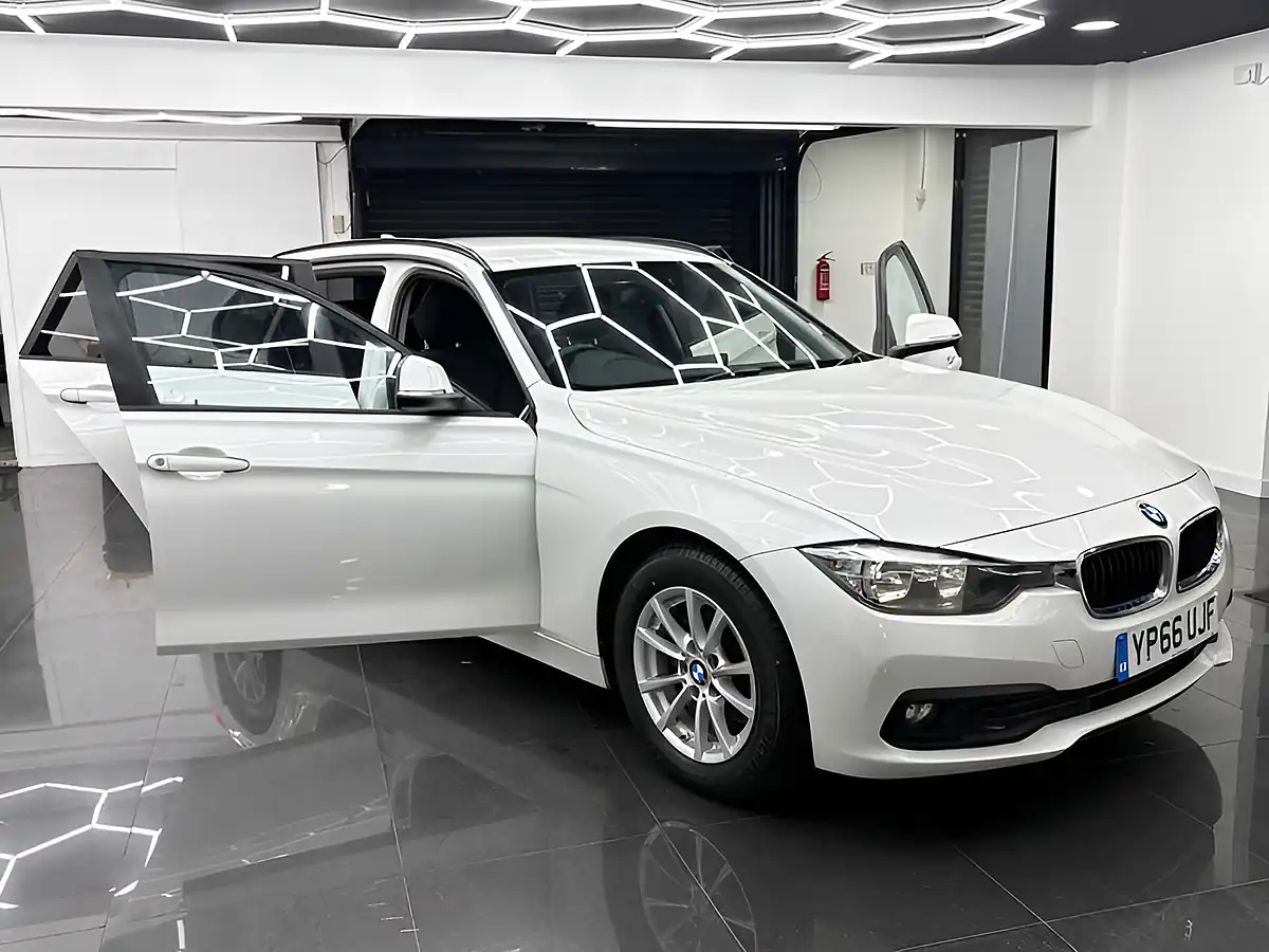 Used 2016 BMW 3 Series Se Touring Mineral White - Interior and Exterior details 6