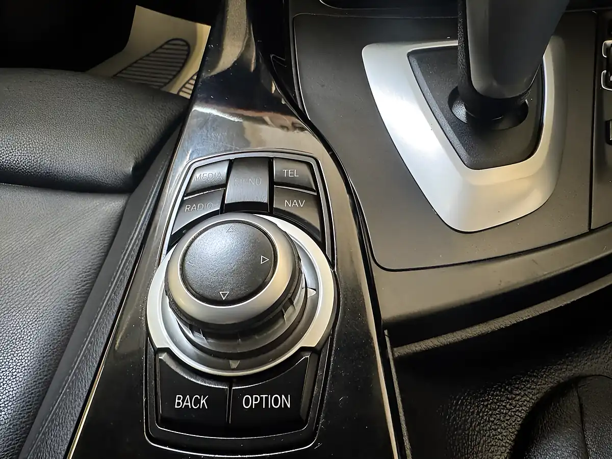 Used 2016 BMW 3 Series Sport Blue - Interior and Exterior details 16