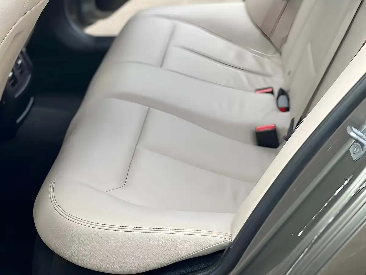 Used 2016 BMW 3 Series Sport Silver - Interior and Exterior details 11