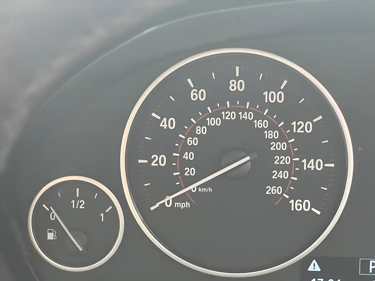 Used 2016 BMW 3 Series Sport Silver - Interior and Exterior details 17