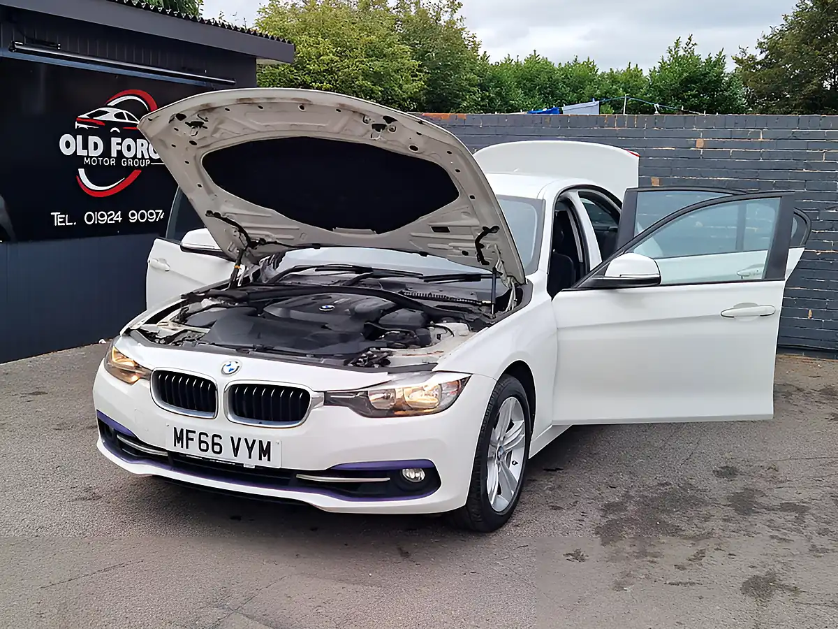 Used 2016 BMW 3 Series Sport White - Interior and Exterior details 10