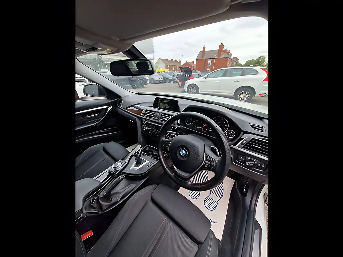 Used 2016 BMW 3 Series Sport White - Interior and Exterior details 14