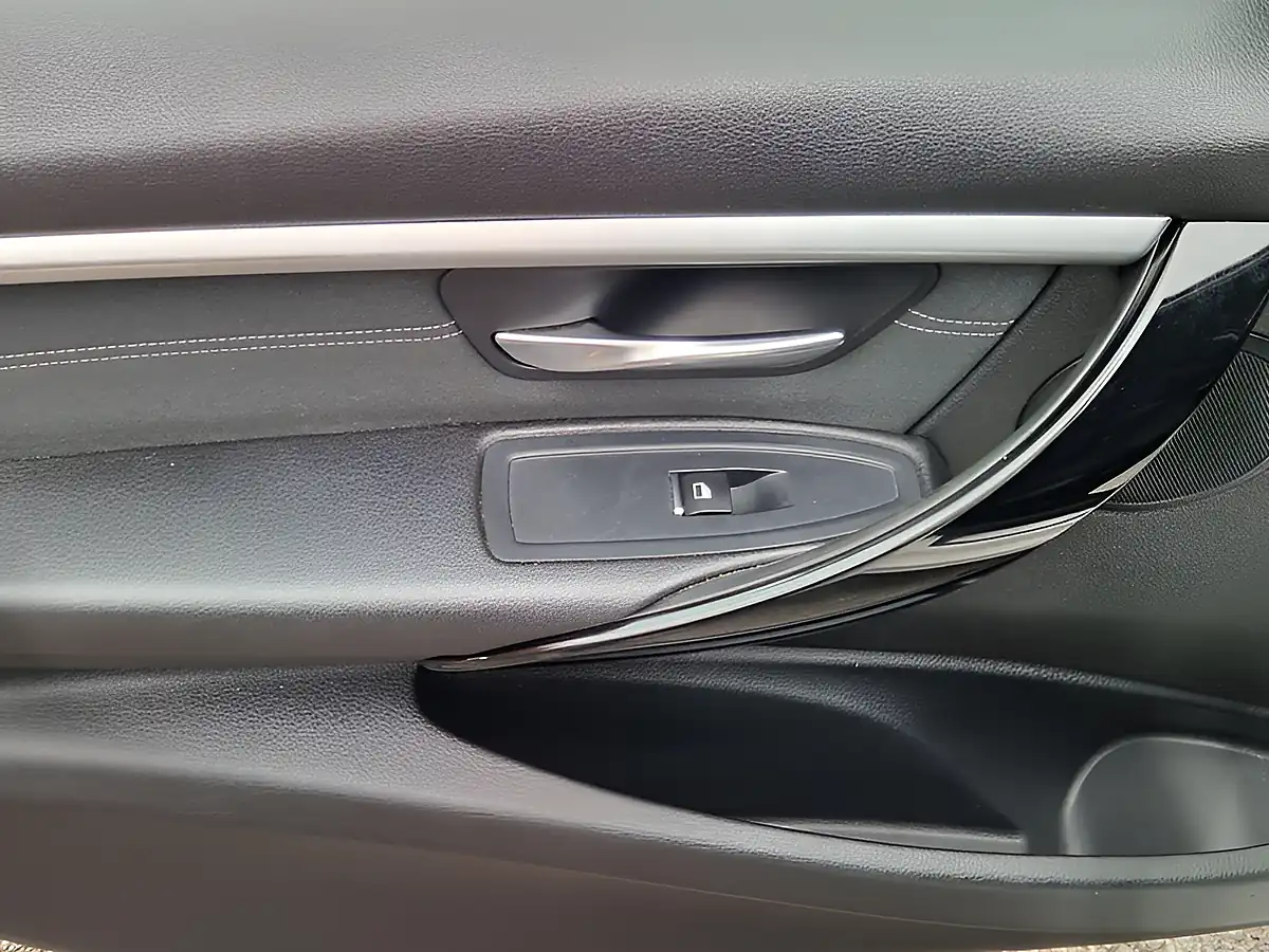 Used 2016 BMW 3 Series Sport White - Interior and Exterior details 16
