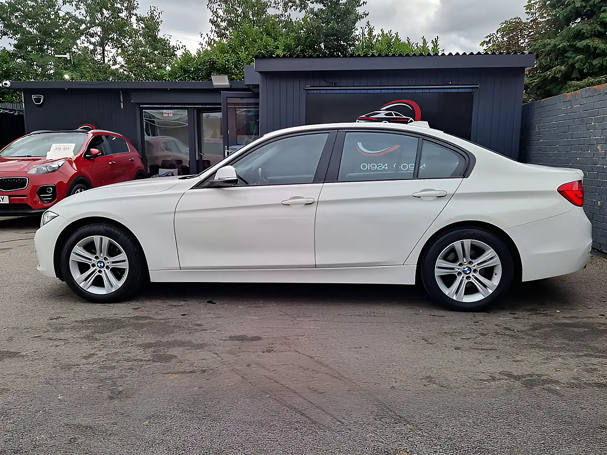 Used 2016 BMW 3 Series Sport White - Interior and Exterior details 6