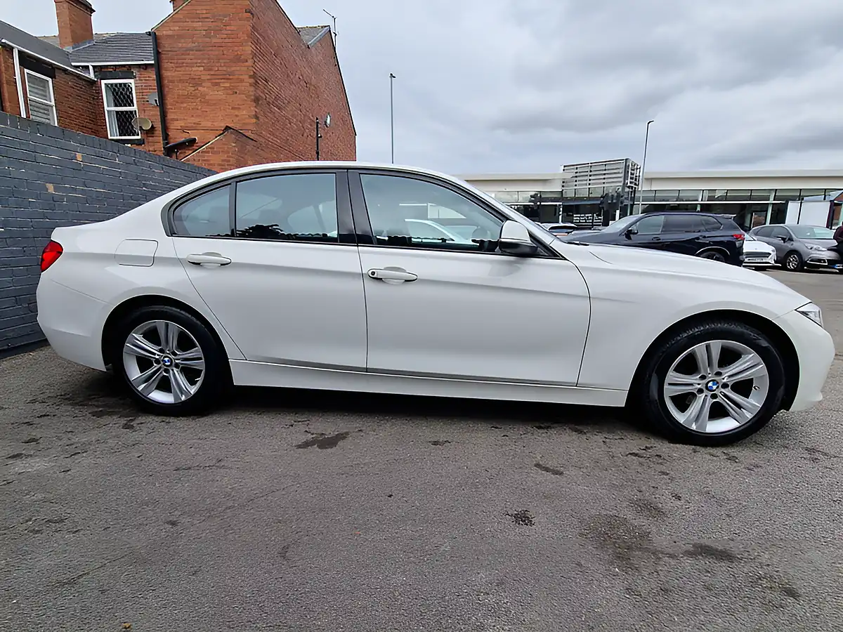 Used 2016 BMW 3 Series Sport White - Interior and Exterior details 7