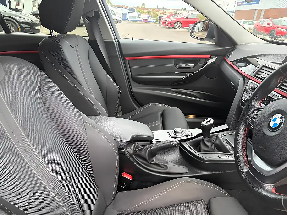 Used 2016 BMW 3 Series Sport White - Interior and Exterior details 10