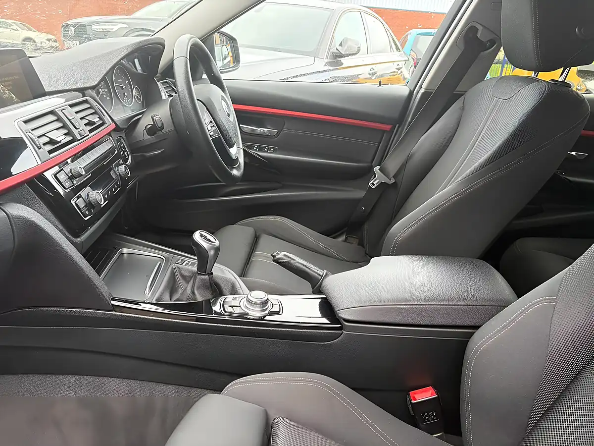 Used 2016 BMW 3 Series Sport White - Interior and Exterior details 17