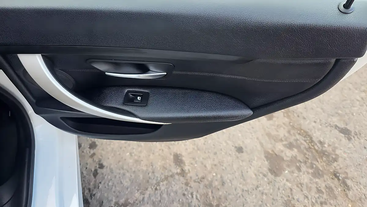 Used 2016 BMW 4 Series Gran Coupe Se White - Interior and Exterior details 17