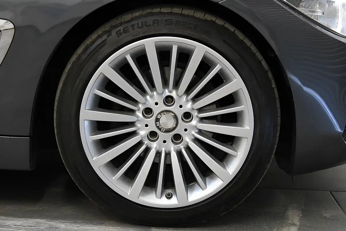Used 2016 BMW 4 Series Luxury Grey - Interior and Exterior details 9