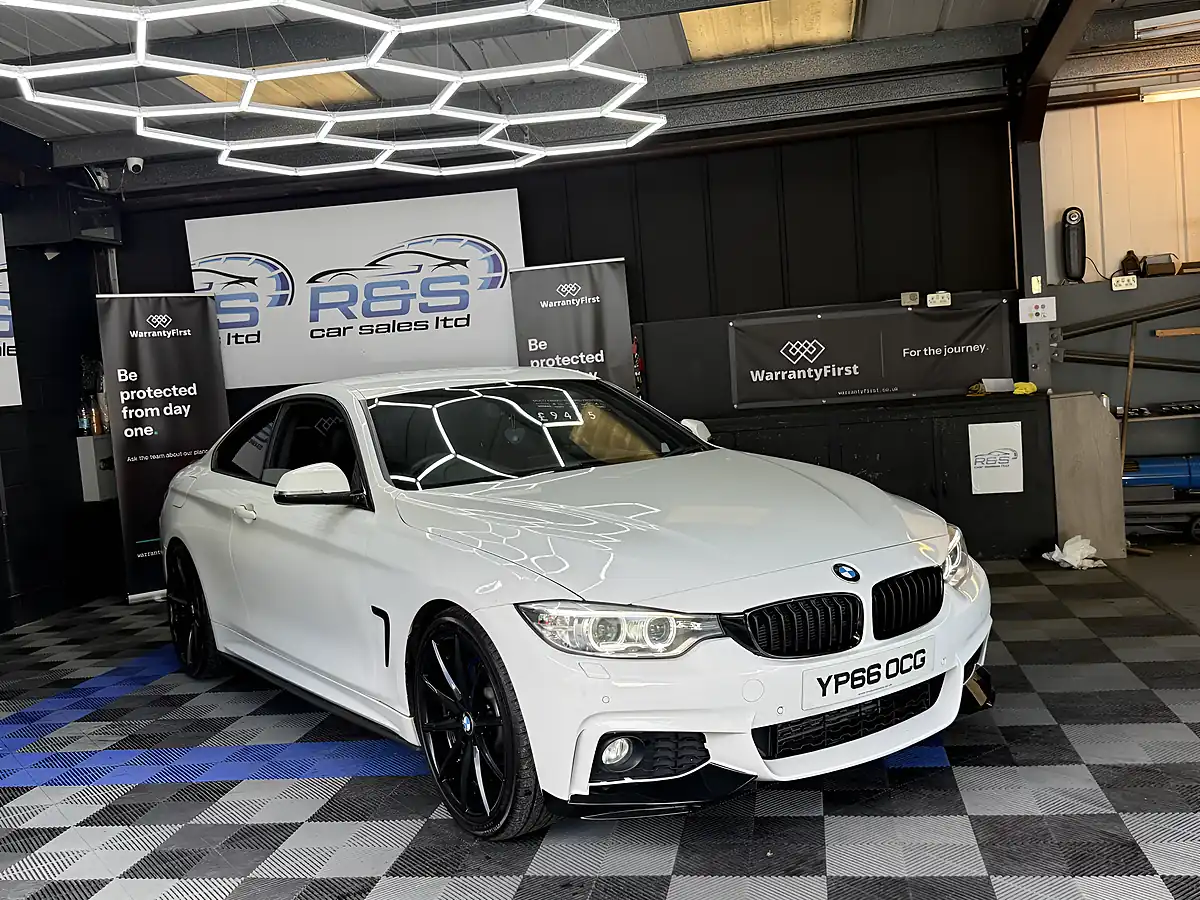 Used 2016 BMW 4 Series M Sport Alpine White - Interior and Exterior details 12