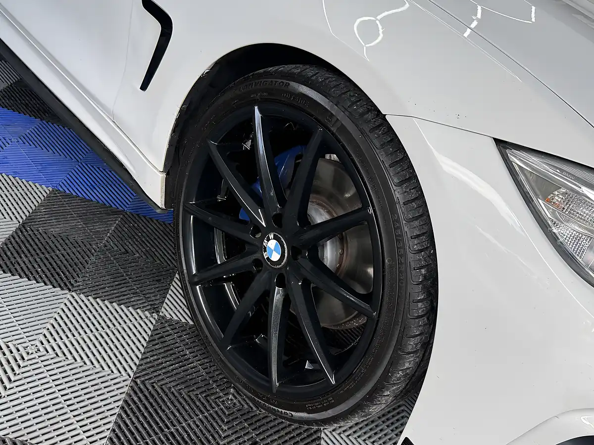 Used 2016 BMW 4 Series M Sport Alpine White - Interior and Exterior details 15