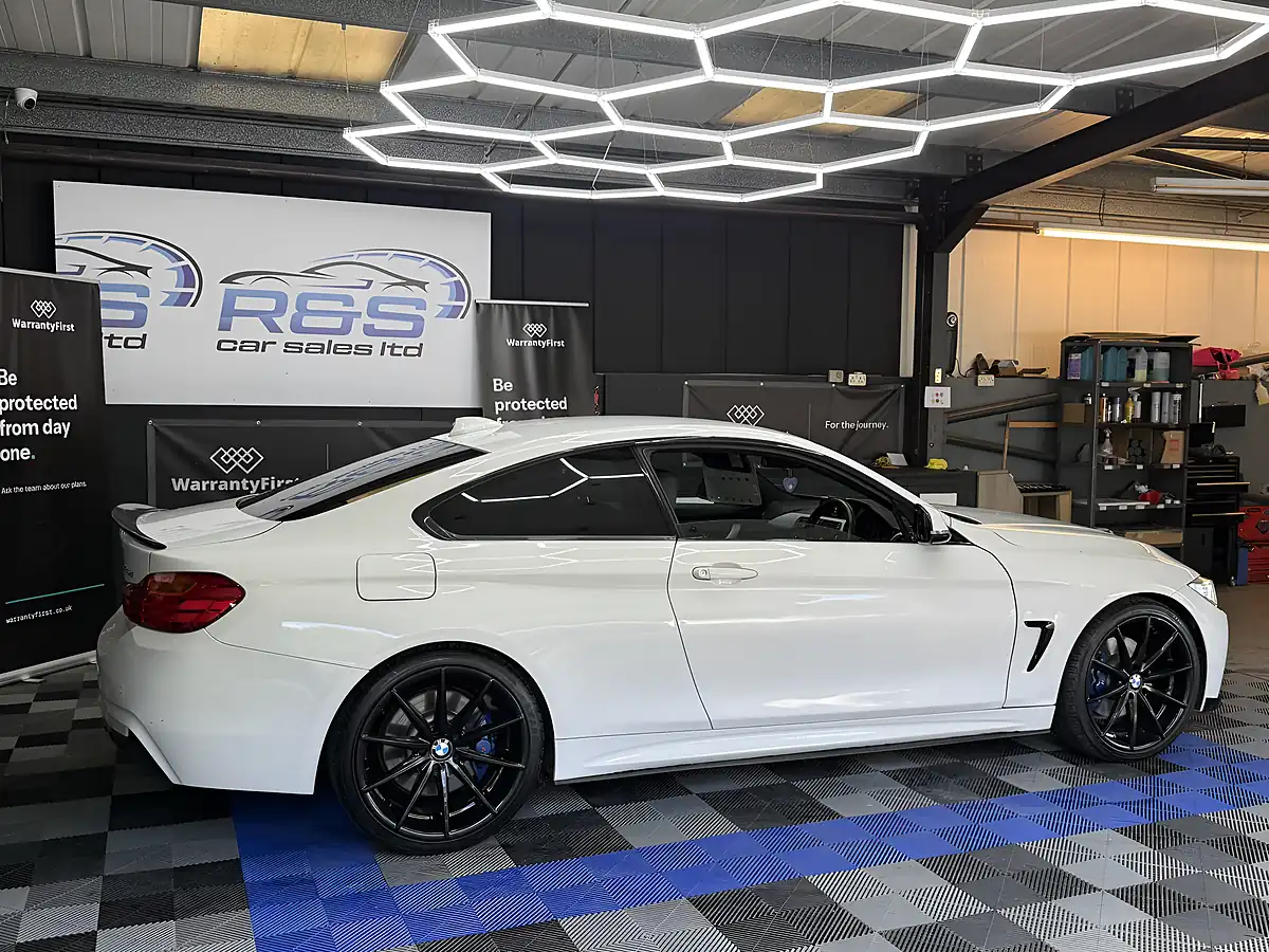 Used 2016 BMW 4 Series M Sport Alpine White - Interior and Exterior details 4