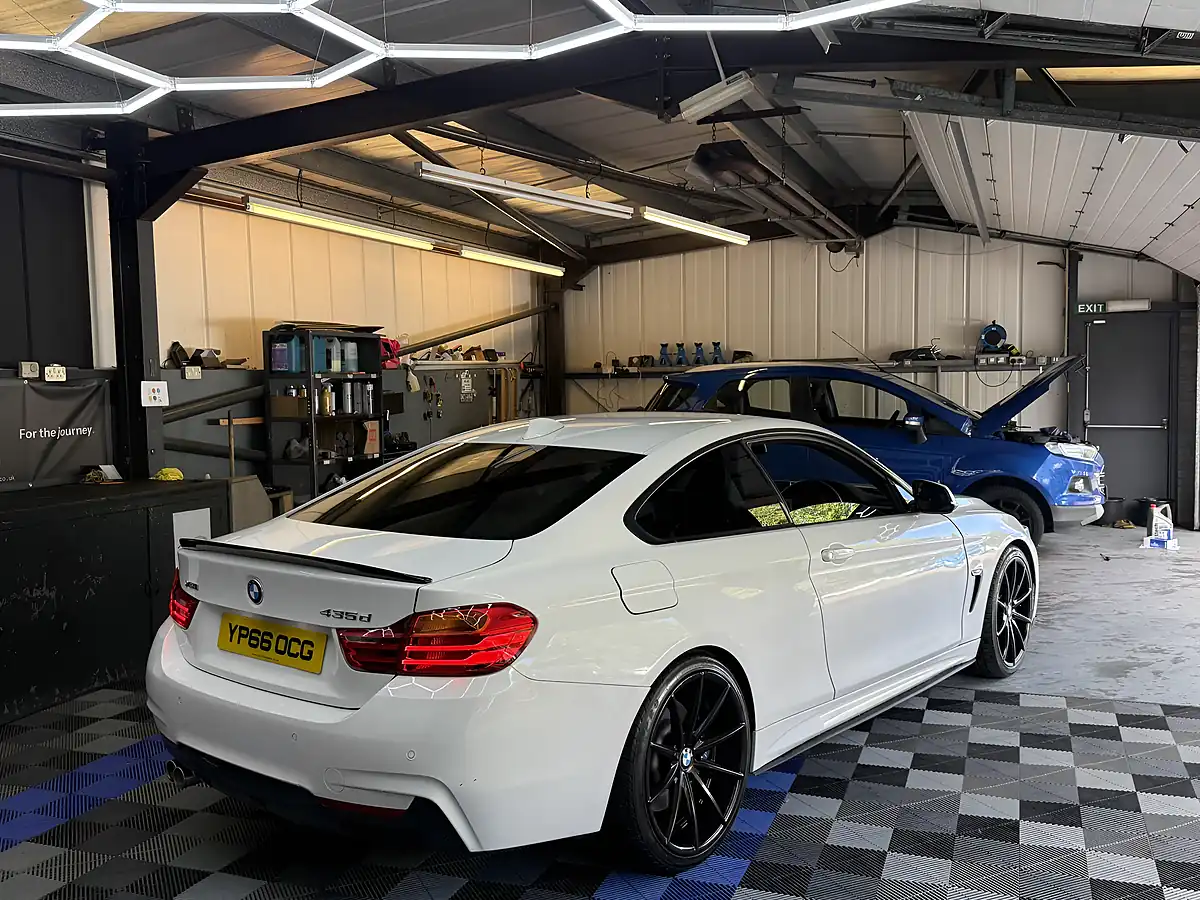 Used 2016 BMW 4 Series M Sport Alpine White - Interior and Exterior details 5