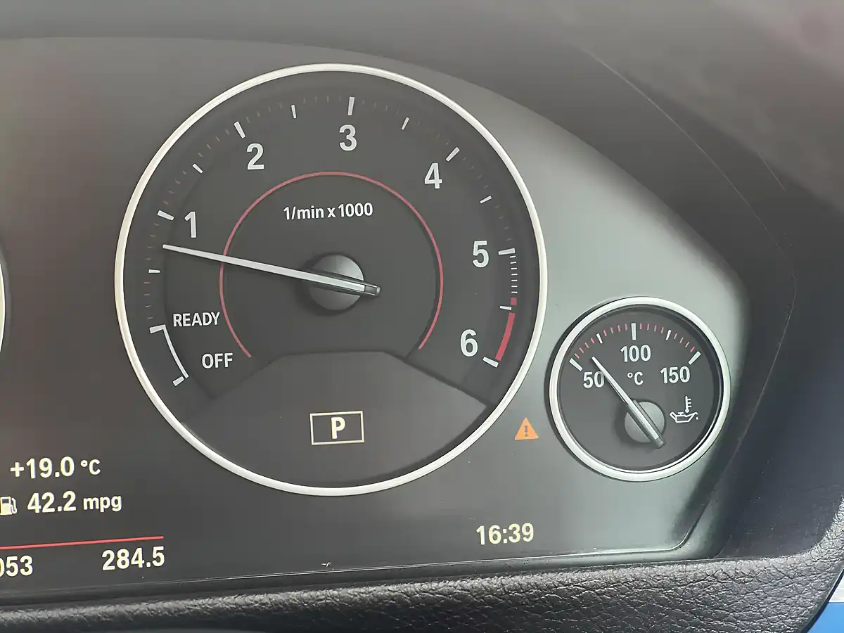 Used 2016 BMW 4 Series M Sport Tanzanite Blue - Interior and Exterior details 17