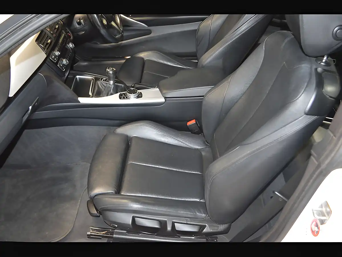 Used 2016 BMW 4 Series M Sport White - Interior and Exterior details 13