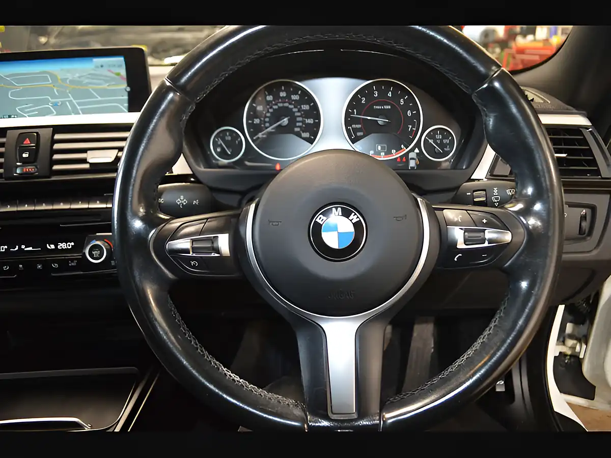 Used 2016 BMW 4 Series M Sport White - Interior and Exterior details 14