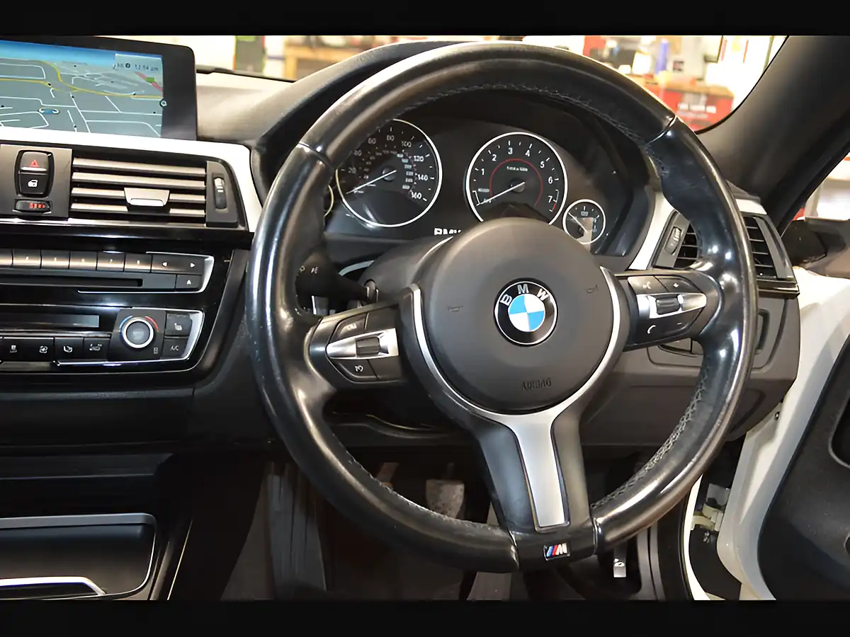 Used 2016 BMW 4 Series M Sport White - Interior and Exterior details 15