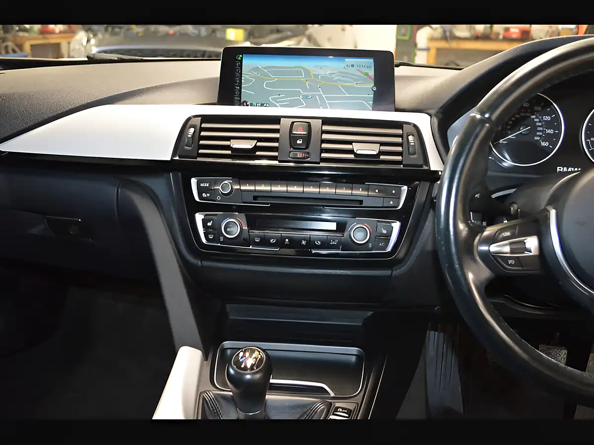 Used 2016 BMW 4 Series M Sport White - Interior and Exterior details 16