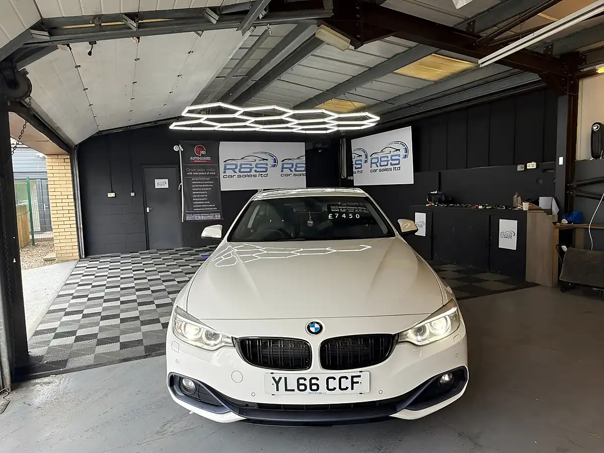Used 2016 BMW 4 Series Sport White - Interior and Exterior details 10