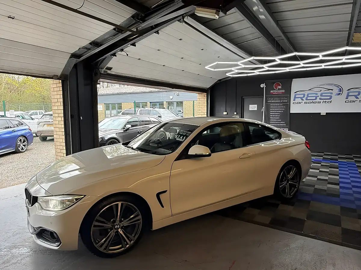 Used 2016 BMW 4 Series Sport White - Interior and Exterior details 13