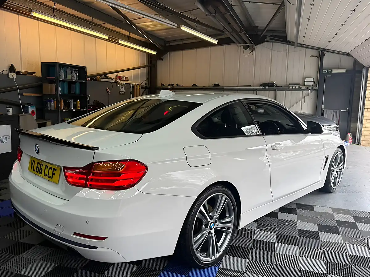 Used 2016 BMW 4 Series Sport White - Interior and Exterior details 5