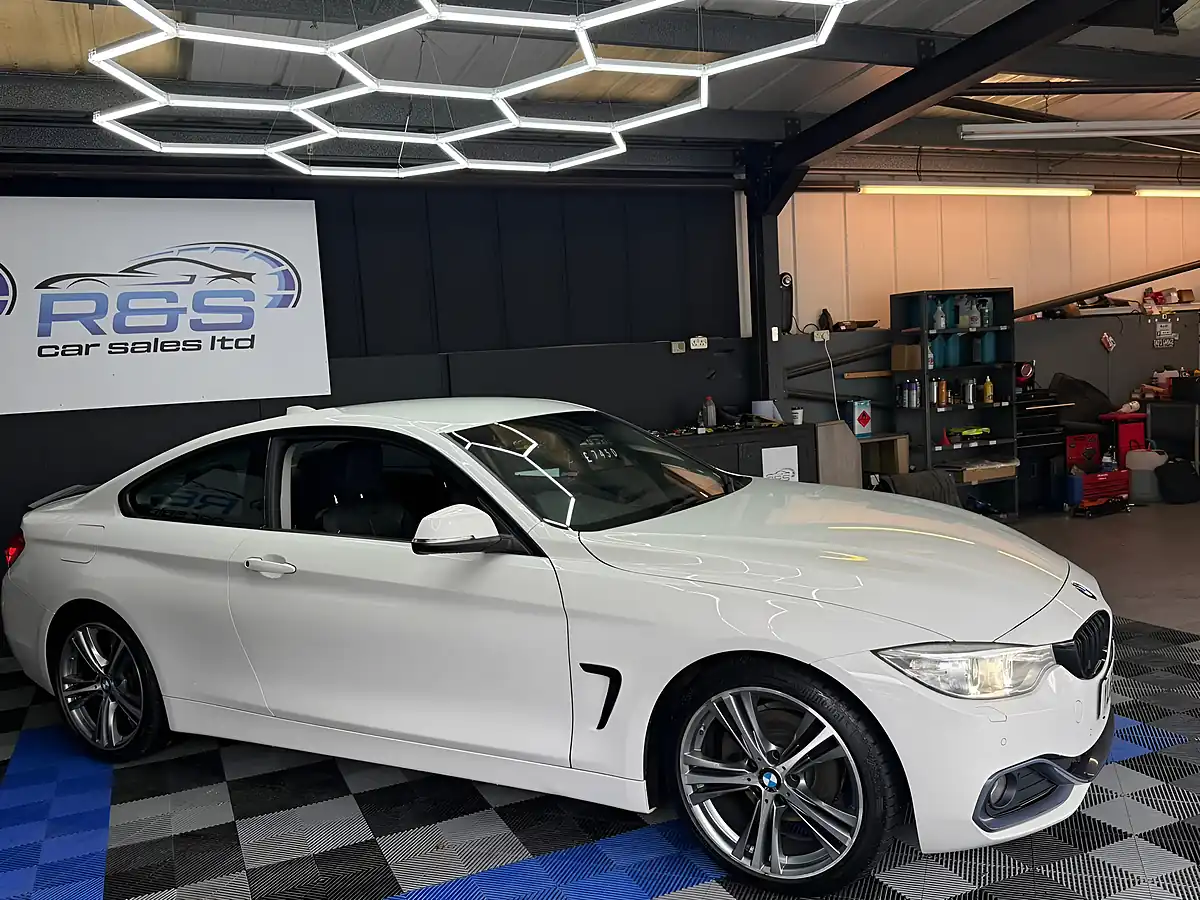 Used 2016 BMW 4 Series Sport White - Interior and Exterior details 8