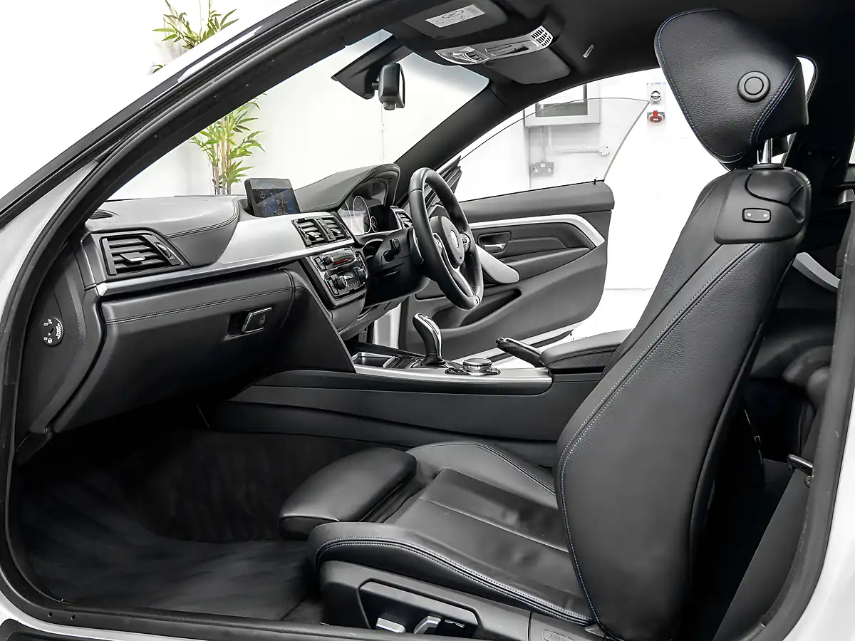 Used 2016 BMW 440i M Sport Alpine White - Interior and Exterior details 11