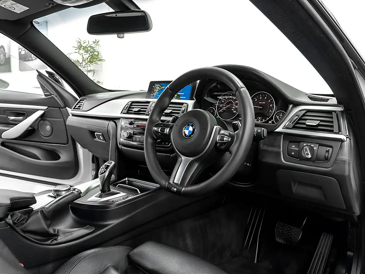 Used 2016 BMW 440i M Sport Alpine White - Interior and Exterior details 16