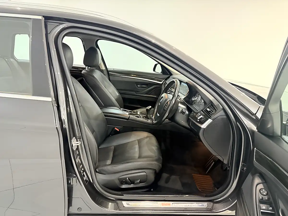 Used 2016 BMW 5 Series Luxury Touring Grey - Interior and Exterior details 19