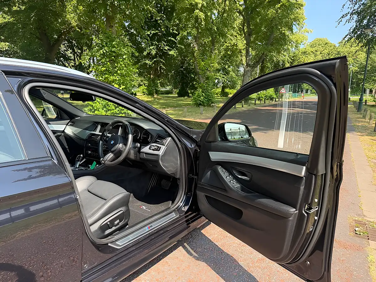 Used 2016 BMW 5 Series M Sport Touring Black - Interior and Exterior details 9