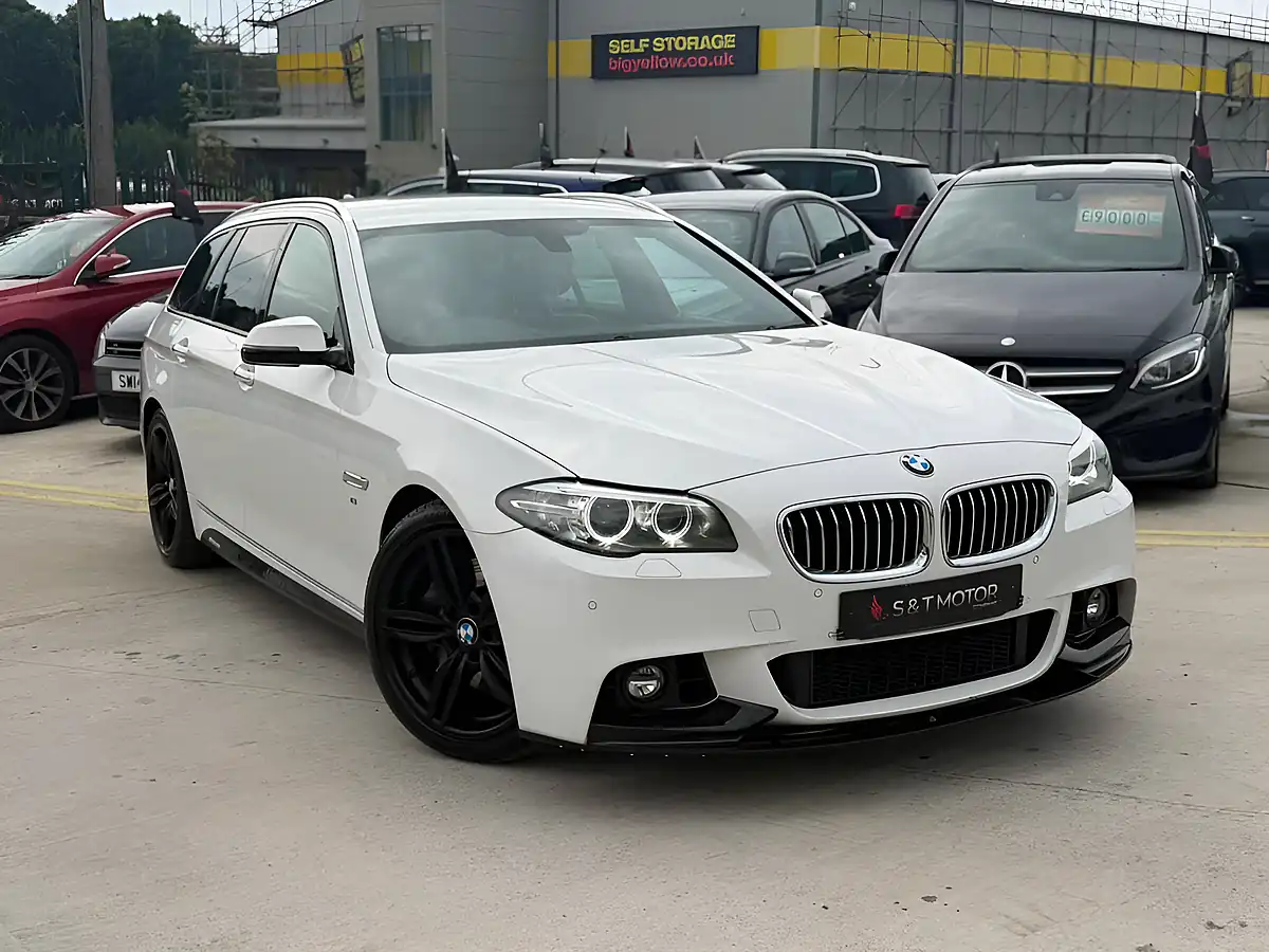 Used 2016 BMW 5 Series M Sport Touring White - Front View