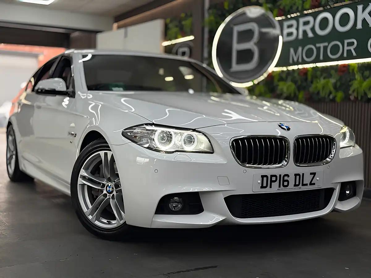 Used 2016 BMW 5 Series M Sport White - Front View