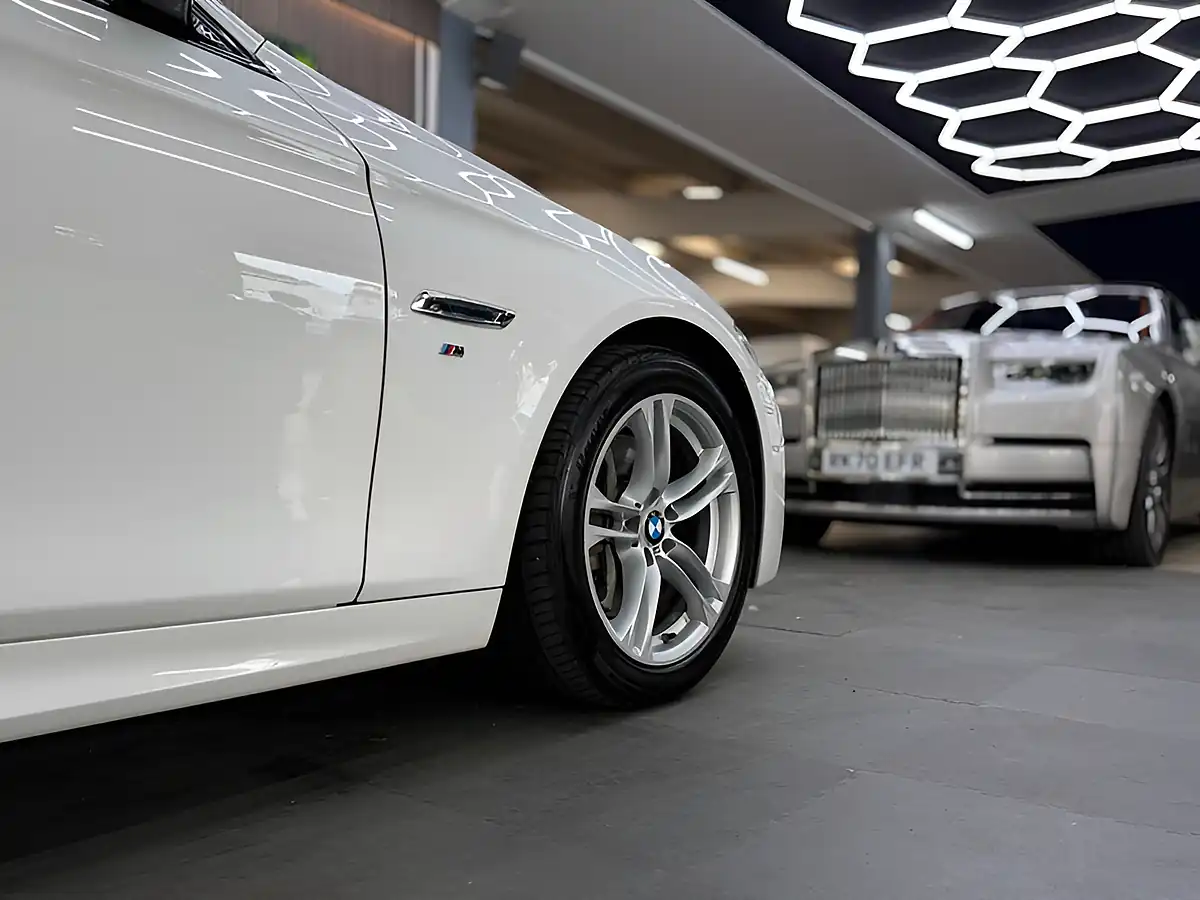 Used 2016 BMW 5 Series M Sport White - Interior and Exterior details 7