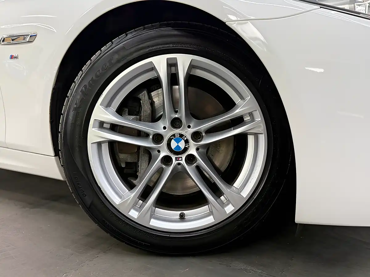 Used 2016 BMW 5 Series M Sport White - Interior and Exterior details 8