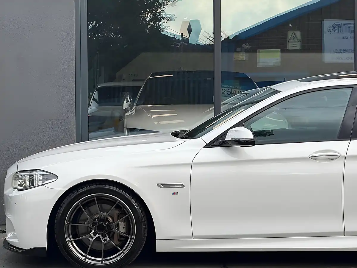 Used 2016 BMW 5 Series M Sport White - Interior and Exterior details 11