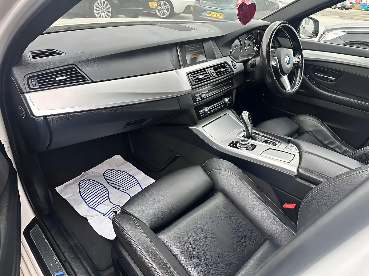 Used 2016 BMW 5 Series M Sport White - Interior and Exterior details 8