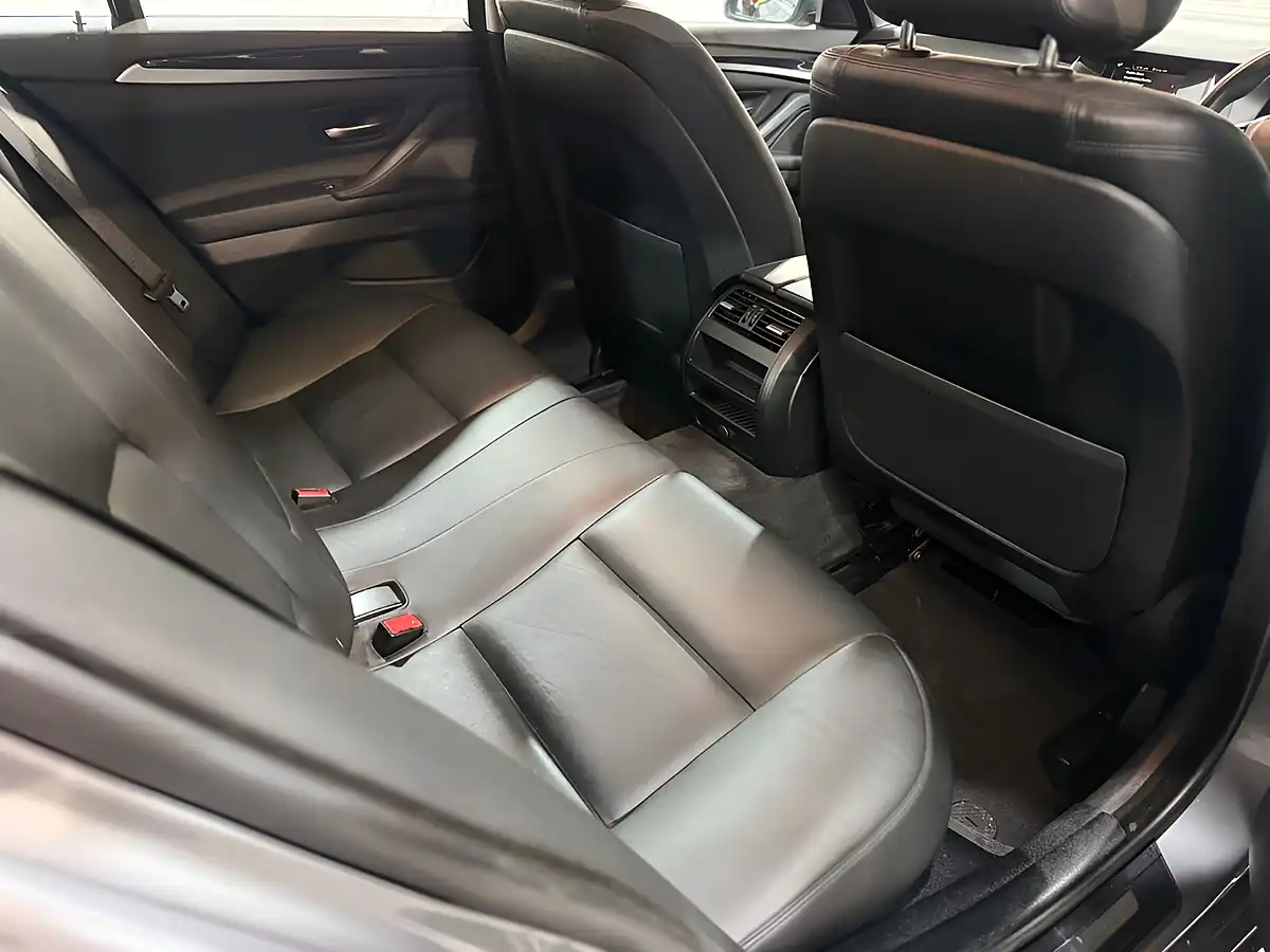 Used 2016 BMW 5 Series Se Grey - Interior and Exterior details 16